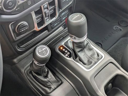 New 2025 Jeep Gladiator Sport image 30