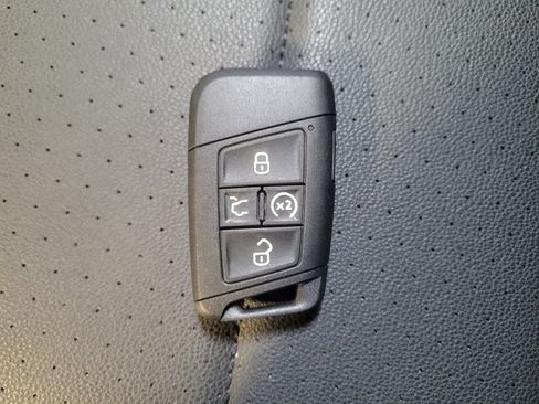 Used 2023 Volkswagen Jetta SE image 32