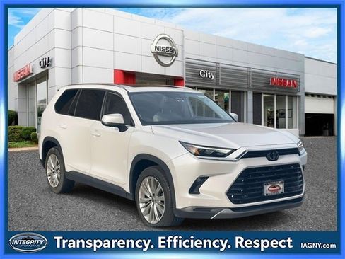 Used 2024 Toyota Grand Highlander XLE image 1