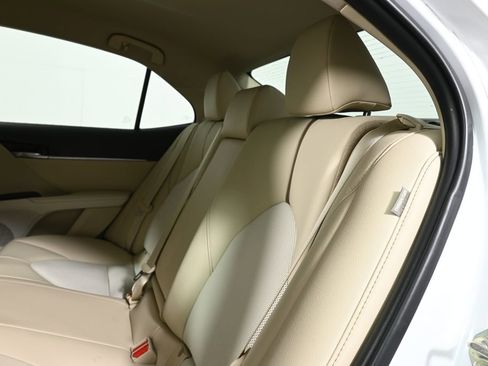 Used 2020 Toyota Camry XLE FWD image 6