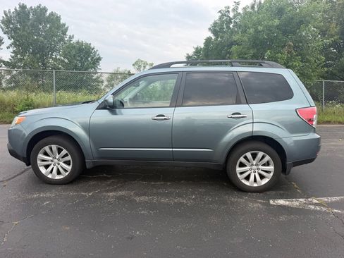 Used 2011 Subaru Forester 2.5X Premium w/ All-Weather Pkg AWD/4WD image 9