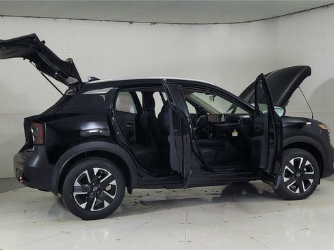 New 2026 Nissan Kicks SV w/ Illumination Package image 12