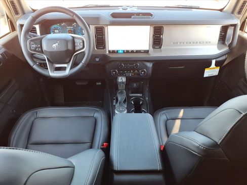 New 2025 Ford Bronco Outer Banks w/ Black Appearance Package image 5