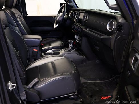 Used 2019 Jeep Wrangler Unlimited Sahara w/ Uconnect 4C Nav & Sound Group AWD/4WD image 32