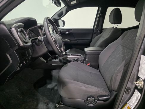 Used 2016 Toyota Tacoma TRD Sport image 16