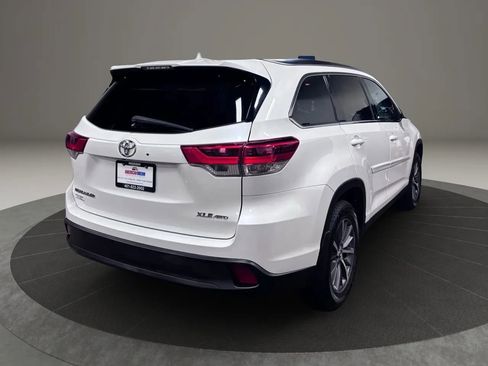 Used 2019 Toyota Highlander XLE image 5
