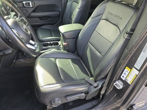 Used 2018 Jeep Wrangler Unlimited Sahara image 28