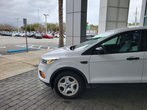 Used 2017 Ford Escape S image 2