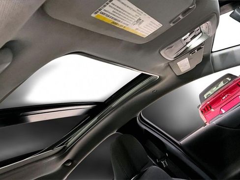 Used 2022 Chevrolet Malibu LT image 4