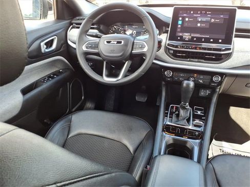 Used 2024 Jeep Compass Latitude image 5