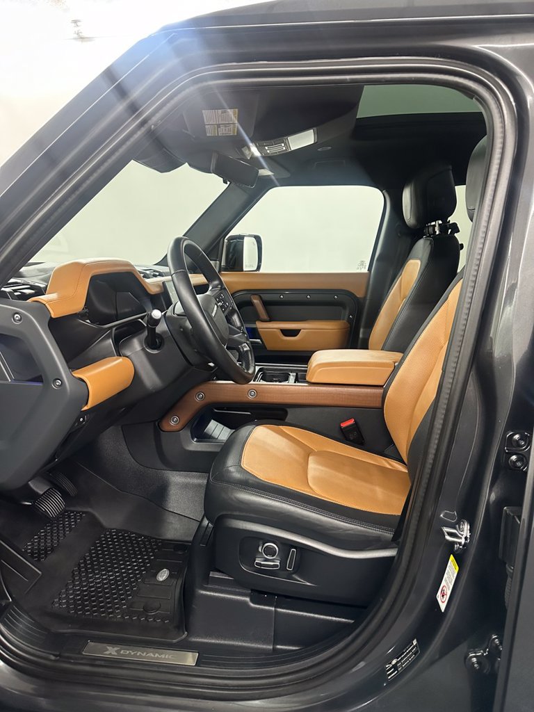 Used 2024 Land Rover Defender 130 X-Dynamic SE AWD/4WD image 11