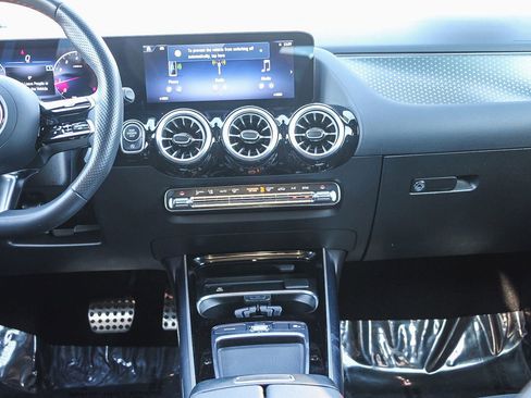 Certified 2025 Mercedes-Benz GLA 250 4MATIC image 13