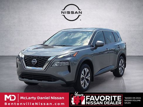 Used 2022 Nissan Rogue SV FWD image 2