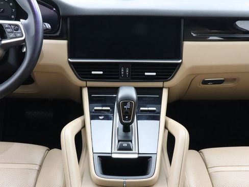 Used 2020 Porsche Cayenne AWD/4WD image 23