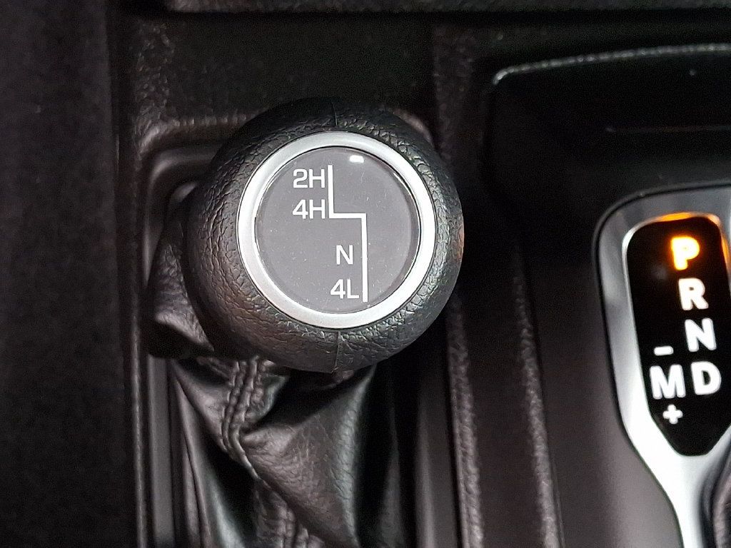 Used 2025 Jeep Wrangler Sport AWD/4WD image 28