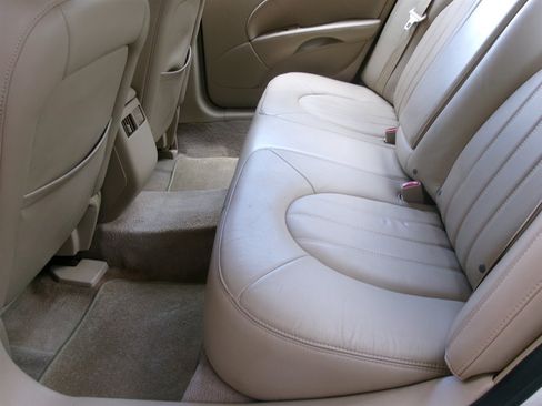 Used 2007 Buick Lucerne CXL w/ Luxury Package FWD image 35