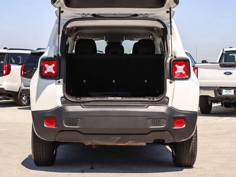 Used 2023 Jeep Renegade Latitude AWD/4WD image 27