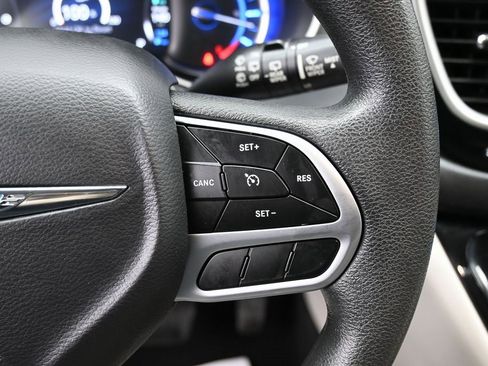 Used 2017 Chrysler Pacifica Touring Plus image 18