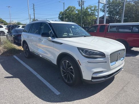 Used 2023 Lincoln Aviator Reserve w/ Equipment Group 201A image 2