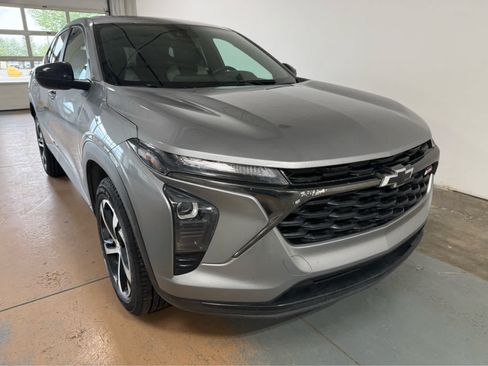Used 2024 Chevrolet Trax RS FWD image 5