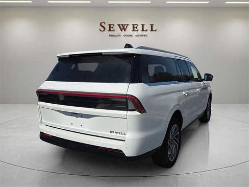 New 2025 Lincoln Navigator L Reserve image 4