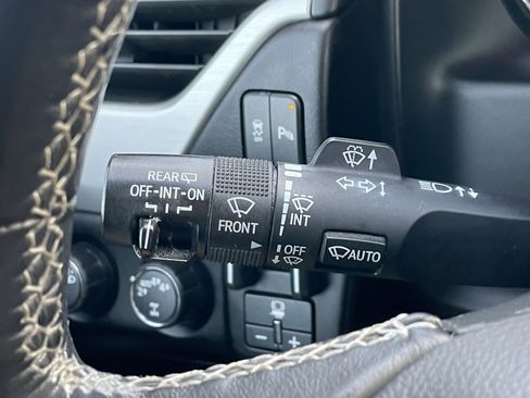 Used 2019 GMC Yukon XL SLE w/ HD Trailering Package image 17