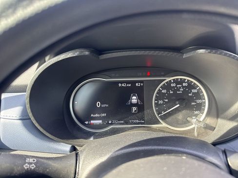 Used 2024 Nissan Versa SV w/ Trunk Package image 12