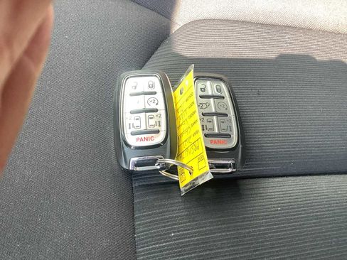 Used 2023 Chrysler Voyager LX FWD image 20