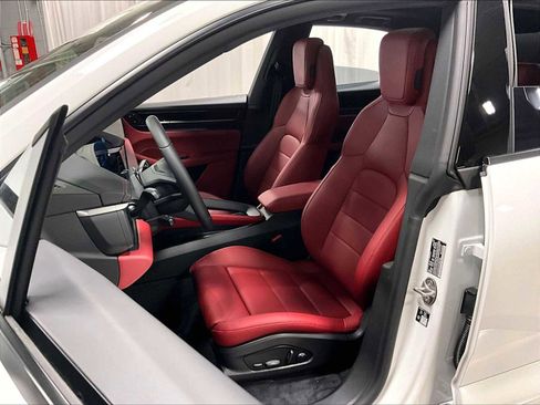 Used 2026 Porsche Macan 4 Electric image 7