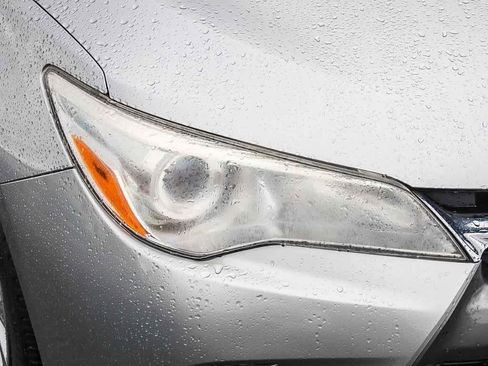 Used 2017 Toyota Camry LE image 4