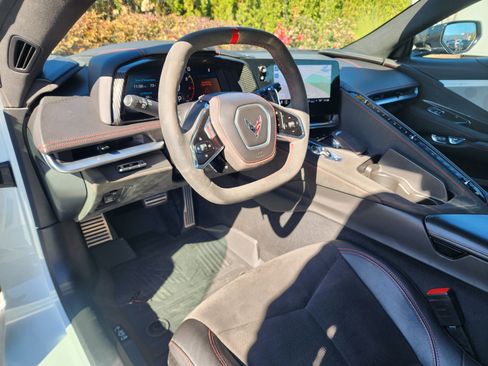 Used 2022 Chevrolet Corvette Stingray Premium Cpe w/ Z51 Performance Package image 15