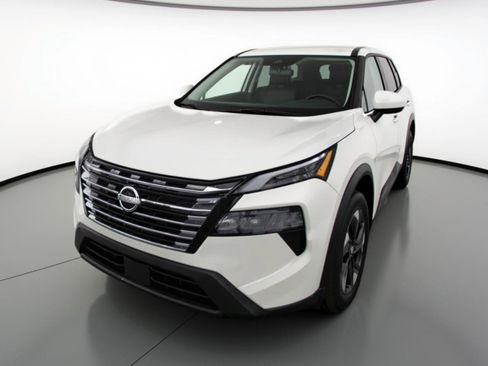 Used 2025 Nissan Rogue SV FWD image 3