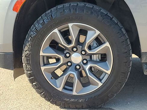 Used 2023 Chevrolet Suburban LT w/ LT Signature Plus Package image 34