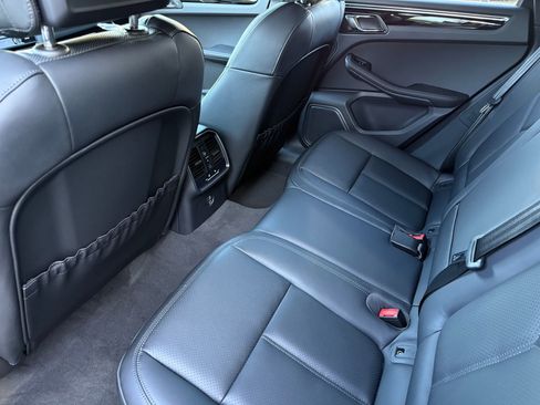 Used 2025 Porsche Macan AWD/4WD image 31