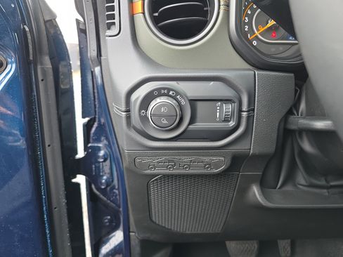 Used 2025 Jeep Gladiator Mojave image 35