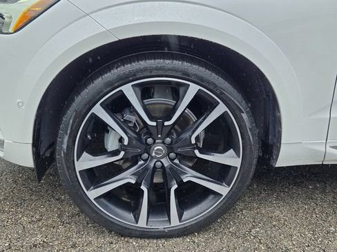 Used 2023 Volvo XC60 B5 Ultimate w/ Protection Package Premier FWD image 12