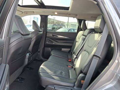 Certified 2025 INFINITI QX60 Luxe image 11