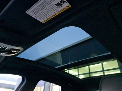 Used 2018 Porsche Macan image 36