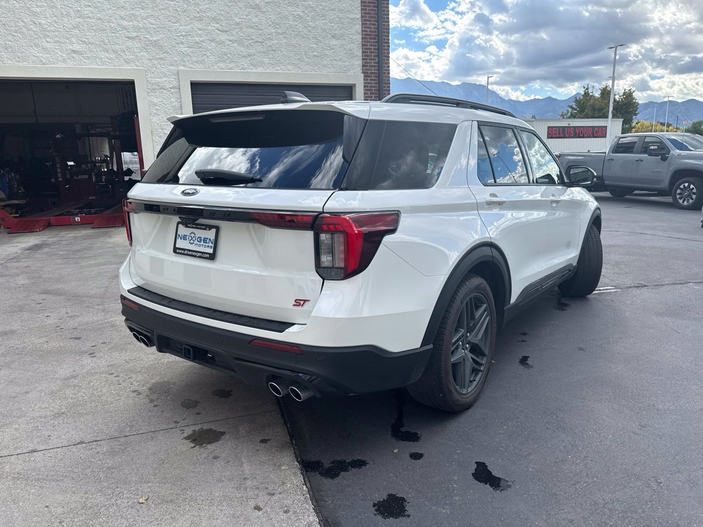 Used 2026 Ford Explorer ST w/ Sun And Sound Package AWD/4WD image 8