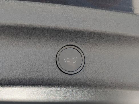 Used 2024 Tesla Model Y 2WD image 13