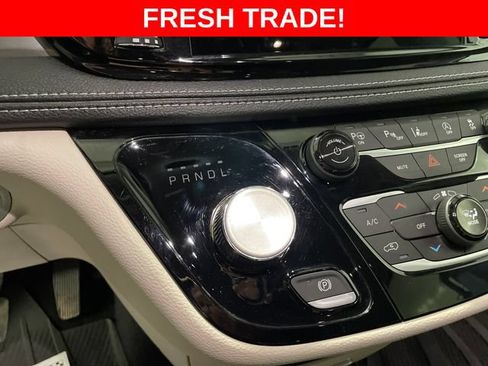 Used 2023 Chrysler Pacifica Touring-L AWD/4WD image 11
