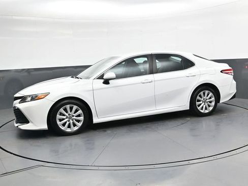 Used 2018 Toyota Camry LE image 8