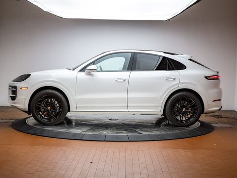 Certified 2025 Porsche Cayenne Coupe image 2