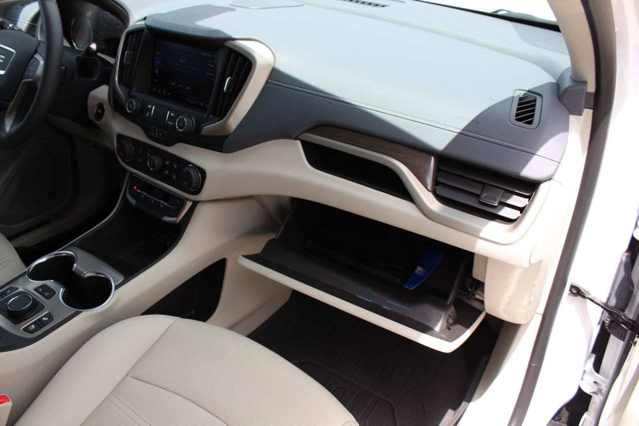 Used 2024 GMC Terrain Denali w/ Denali Premium Package AWD/4WD image 62