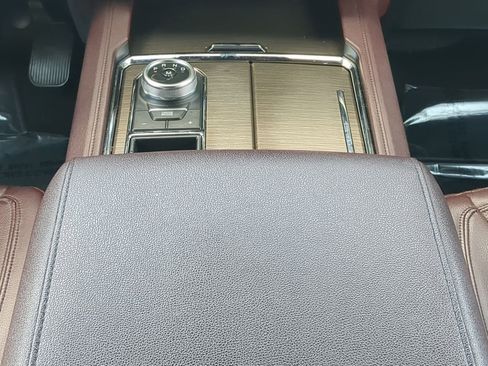 Used 2024 Ford Expedition Limited image 19