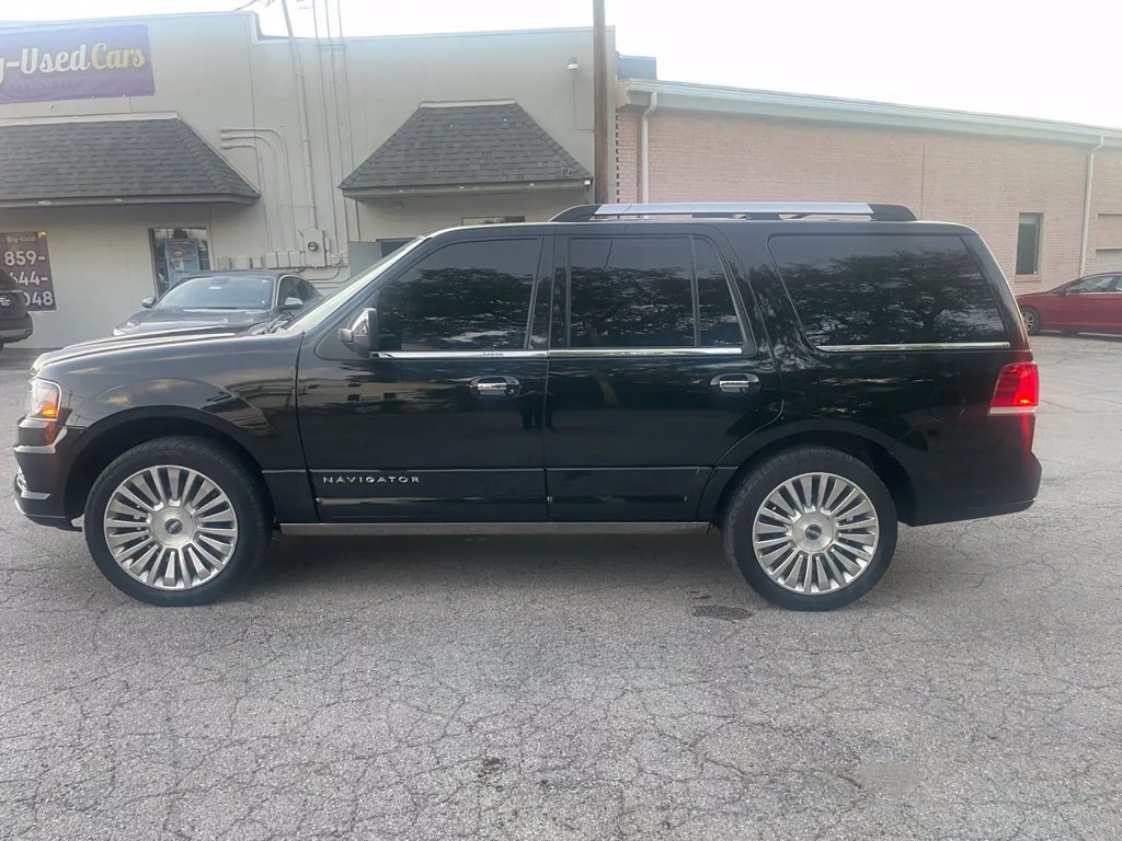 Used 2017 Lincoln Navigator Reserve AWD/4WD image 8