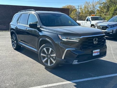 New 2025 Honda Pilot Touring image 7