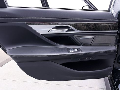 Used 2022 BMW 750i xDrive w/ Luxury Rear Seating Package image 38