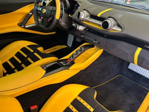 Used 2020 Ferrari 812 Superfast RWD image 16