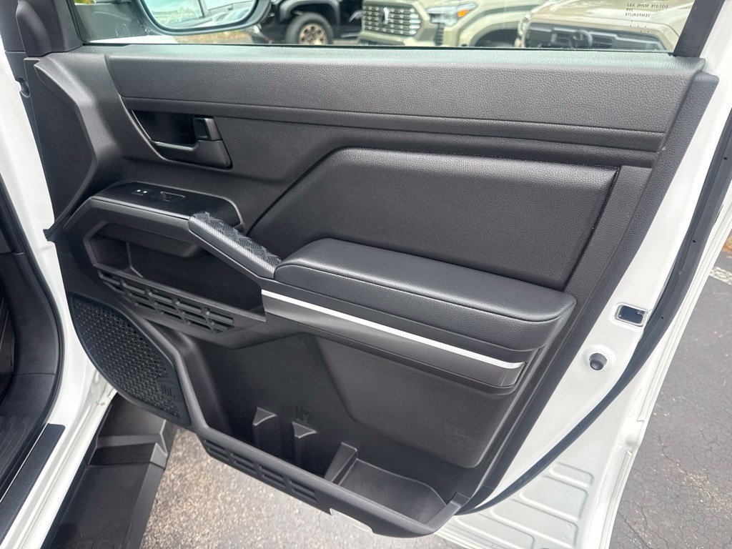 Certified 2024 Toyota Tacoma SR5 AWD/4WD image 22
